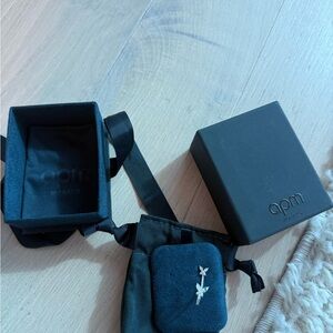 APM Monaco Butterfly stud